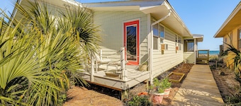 Oceanfront Gem w/ Rooftop Deck: Steps to Sand