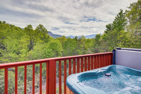 Interior - Quiet Gatlinburg Cabin w/ Lookout Decks & Hot Tub! (Gatlinburg)