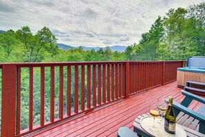 Interior - Quiet Gatlinburg Cabin w/ Lookout Decks & Hot Tub! (Gatlinburg)