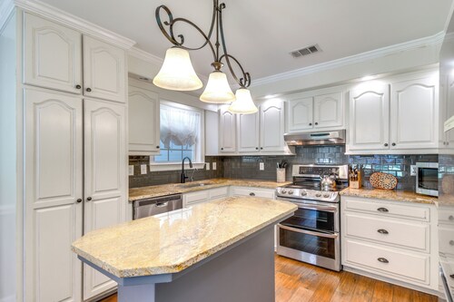 Peaceful Fairhope Cottage w/ Covered Patio!