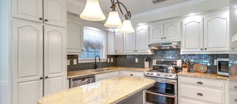 Peaceful Fairhope Cottage w/ Covered Patio!