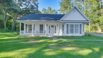 Cottage (3 Bedrooms) | Front of property