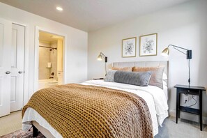 House (5 Bedrooms) | Interior