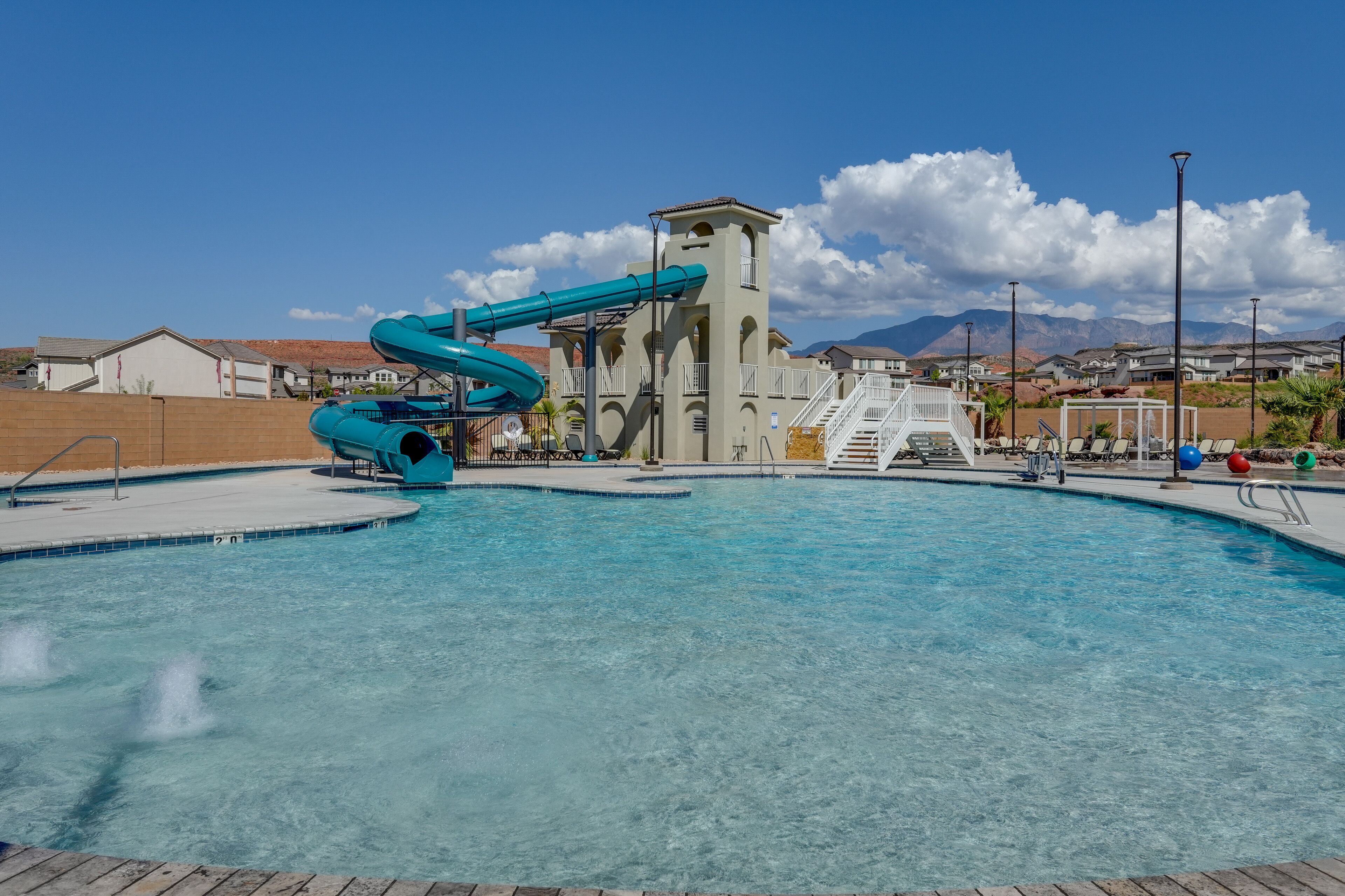 Washington Home w/ Mtn Views, Near Hiking!