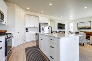 House (5 Bedrooms) | Interior