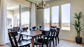 Rumah (5 Bedrooms) | Interior