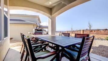 House (5 Bedrooms) | Interior