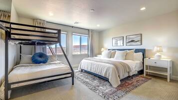 House (5 Bedrooms) | Interior