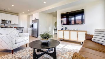 House (5 Bedrooms) | Interior