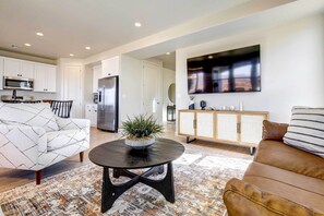 House (5 Bedrooms) | Interior