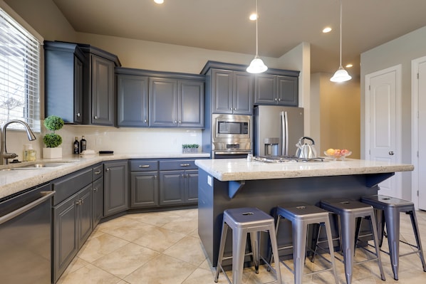 Apartment (3 Bedrooms) | Interior - Sleek Home: Patio, Gas Grill & Access to Pool (Washington)