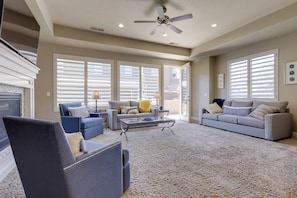 Apartment (3 Bedrooms) | Interior - Sleek Home: Patio, Gas Grill & Access to Pool (Washington)