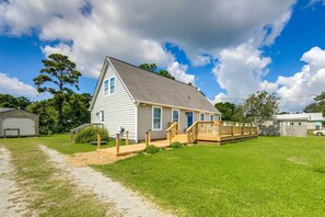 House (4 Bedrooms) | Interior - 'the Willowberry House' With Deck & Grill! (Harkers Island)