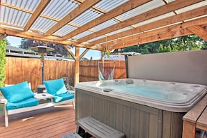 House (3 Bedrooms) | Interior - Hot Tub & Theater Room: Tropical Home 5 Mi to UO! (Springfield)