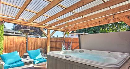Hot Tub & Theater Room: Tropical Home 5 Mi to UO!