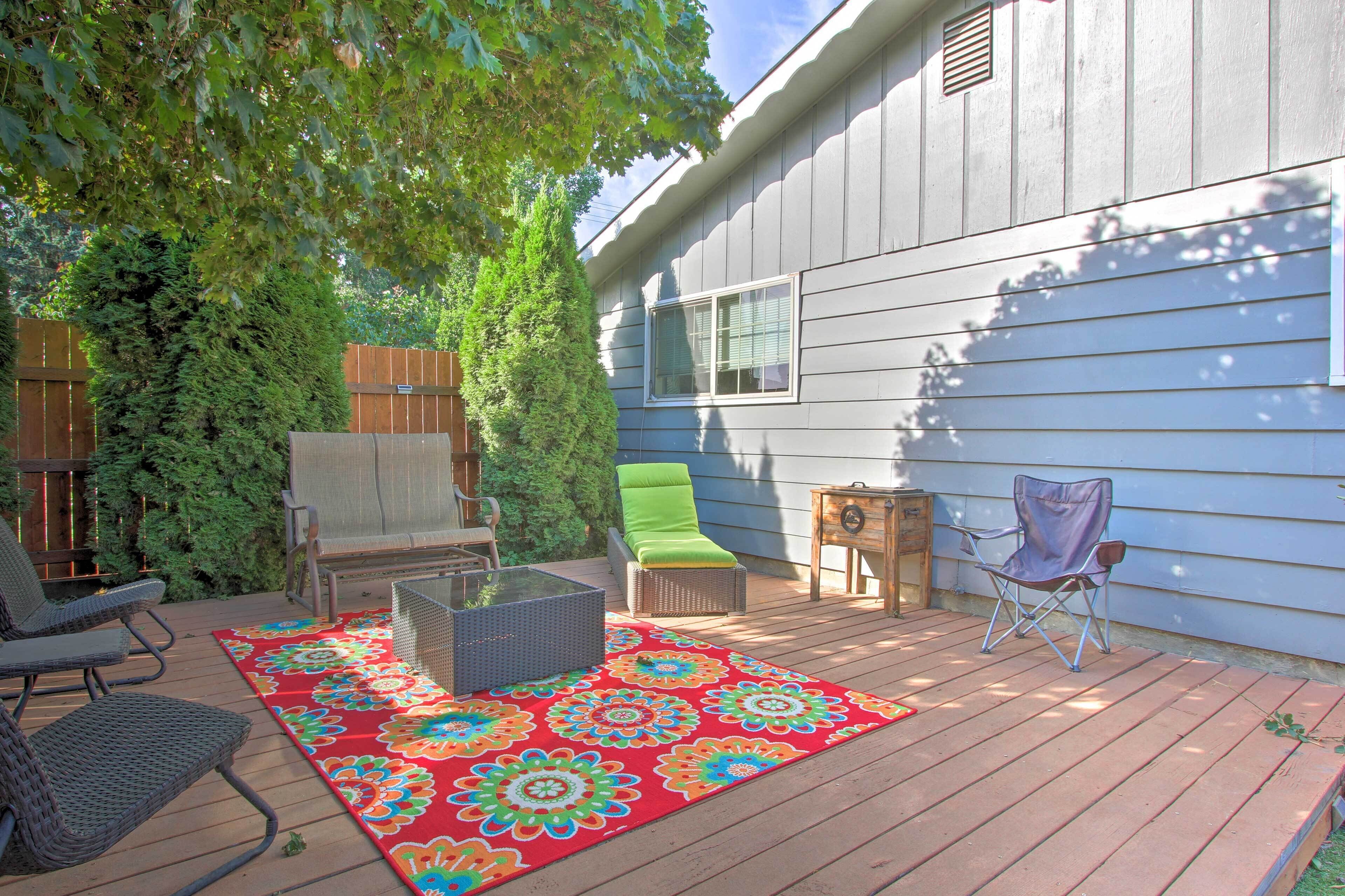 Springfield Tiki Home: Hot Tub & Theater Room