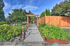 House (3 Bedrooms) | Interior - Hot Tub & Theater Room: Tropical Springfield Home (Springfield)