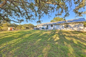 Interior - Quiet Haven w/ Hot Tub, 4 Mi to Canyon Lake! (Fischer)