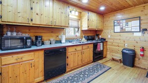 House (2 Bedrooms) | Interior - Secluded Lenoir Cabin: 4 Mi to Dtwn Blowing Rock (Lenoir)