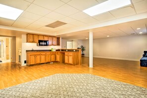 House (5 Bedrooms) | Interior