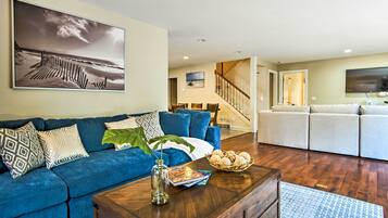 House (5 Bedrooms) | Interior