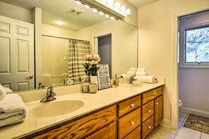 House (5 Bedrooms) | Interior - Steps to Lake Michigan & Silver Lake Channel (Mears)