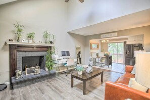 House (4 Bedrooms) | Interior - Waterbury Home: Playground & Porch Swing (Waterbury)