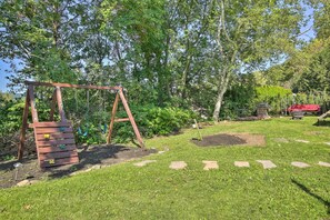 House (4 Bedrooms) | Interior - Waterbury Home: Playground & Porch Swing (Waterbury)
