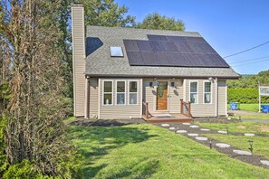 House (4 Bedrooms) | Interior - Waterbury Home: Playground & Porch Swing (Waterbury)