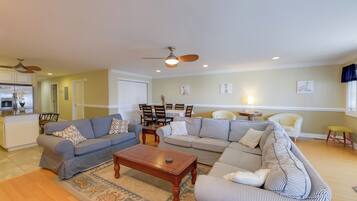 Apartment (4 Bedrooms) | Front of property