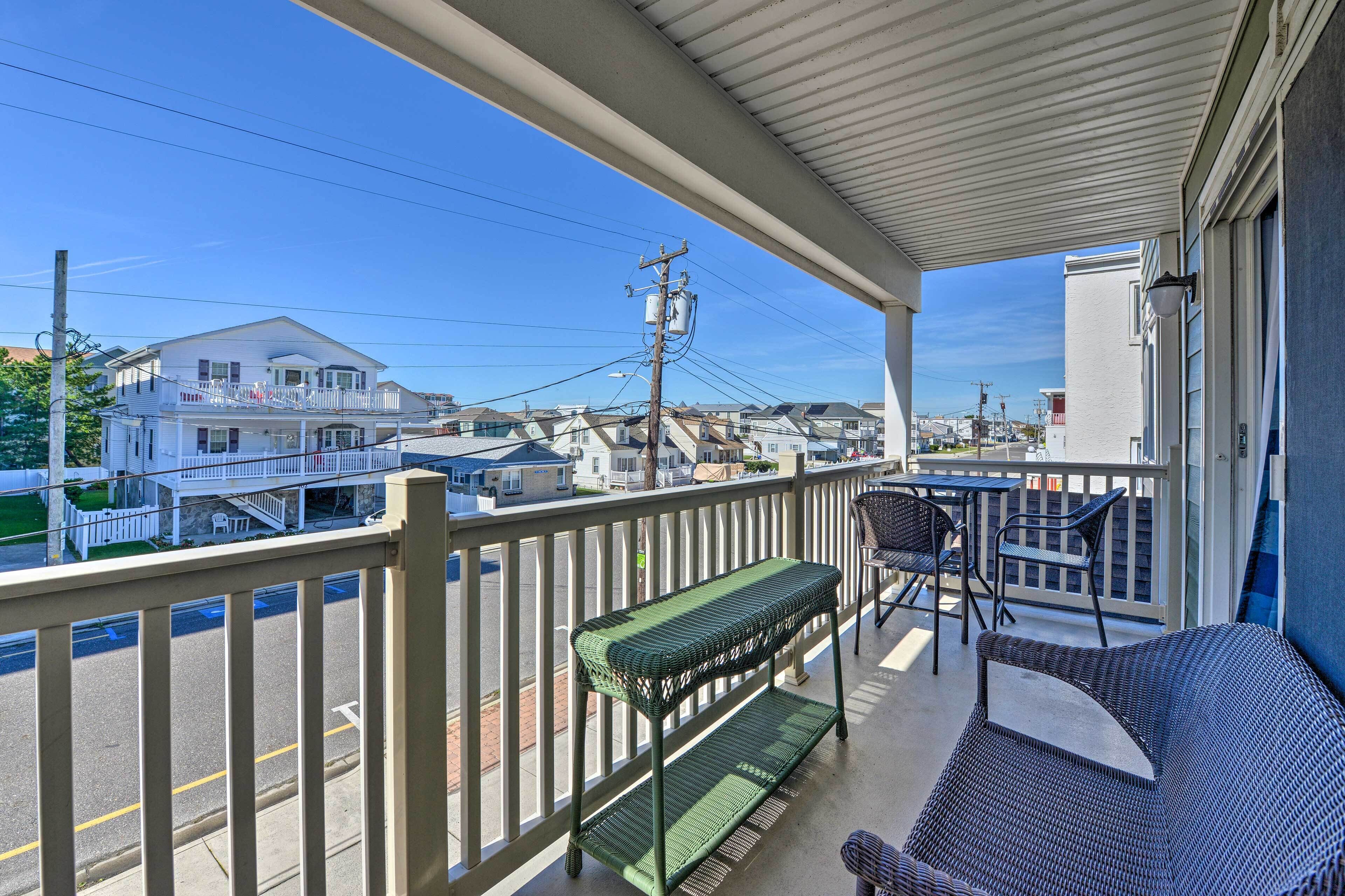 Spacious Wildwood Townhome w/ Covered Balcony