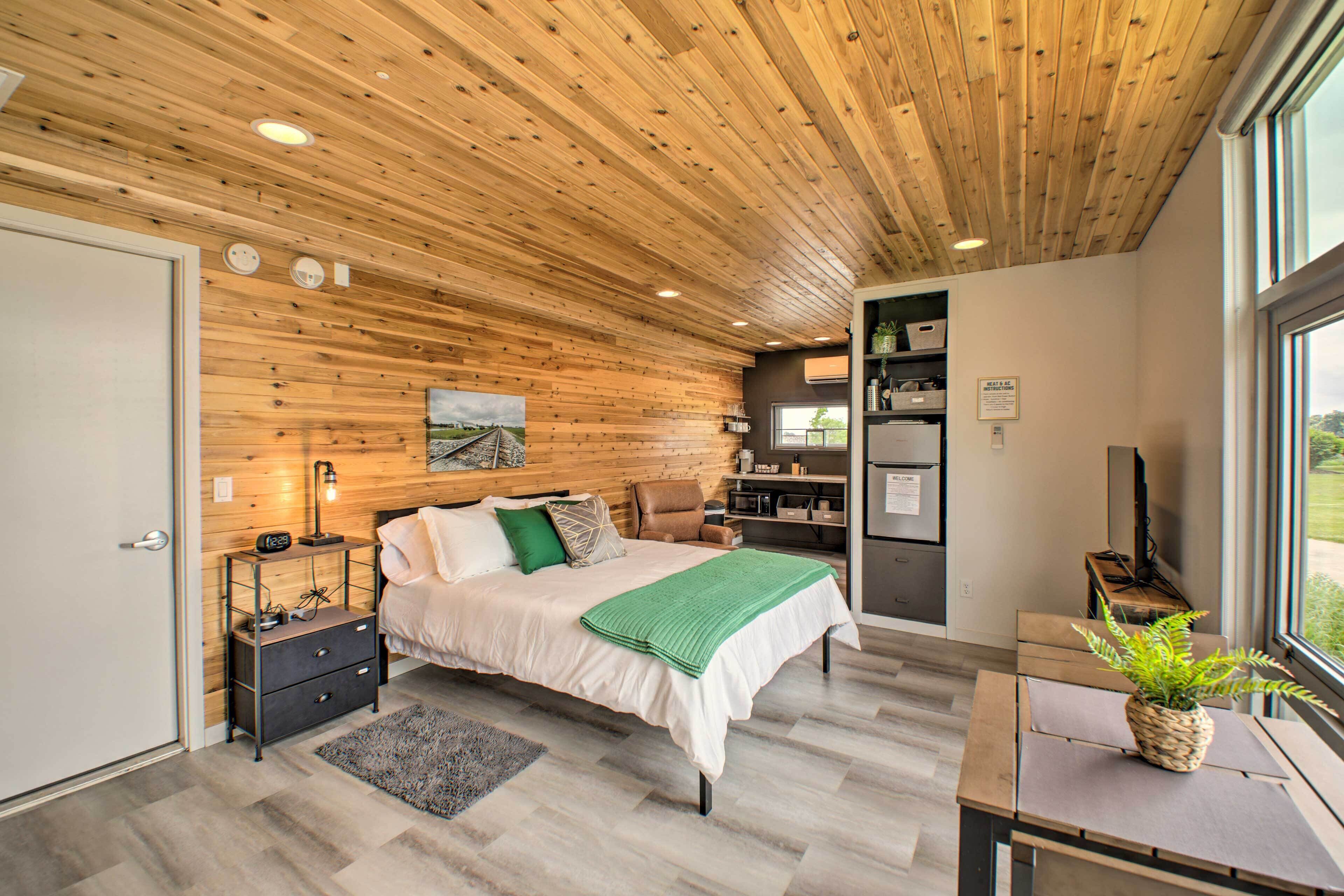 Trendy New Haven Studio: 10 Mi to Fort Wayne!