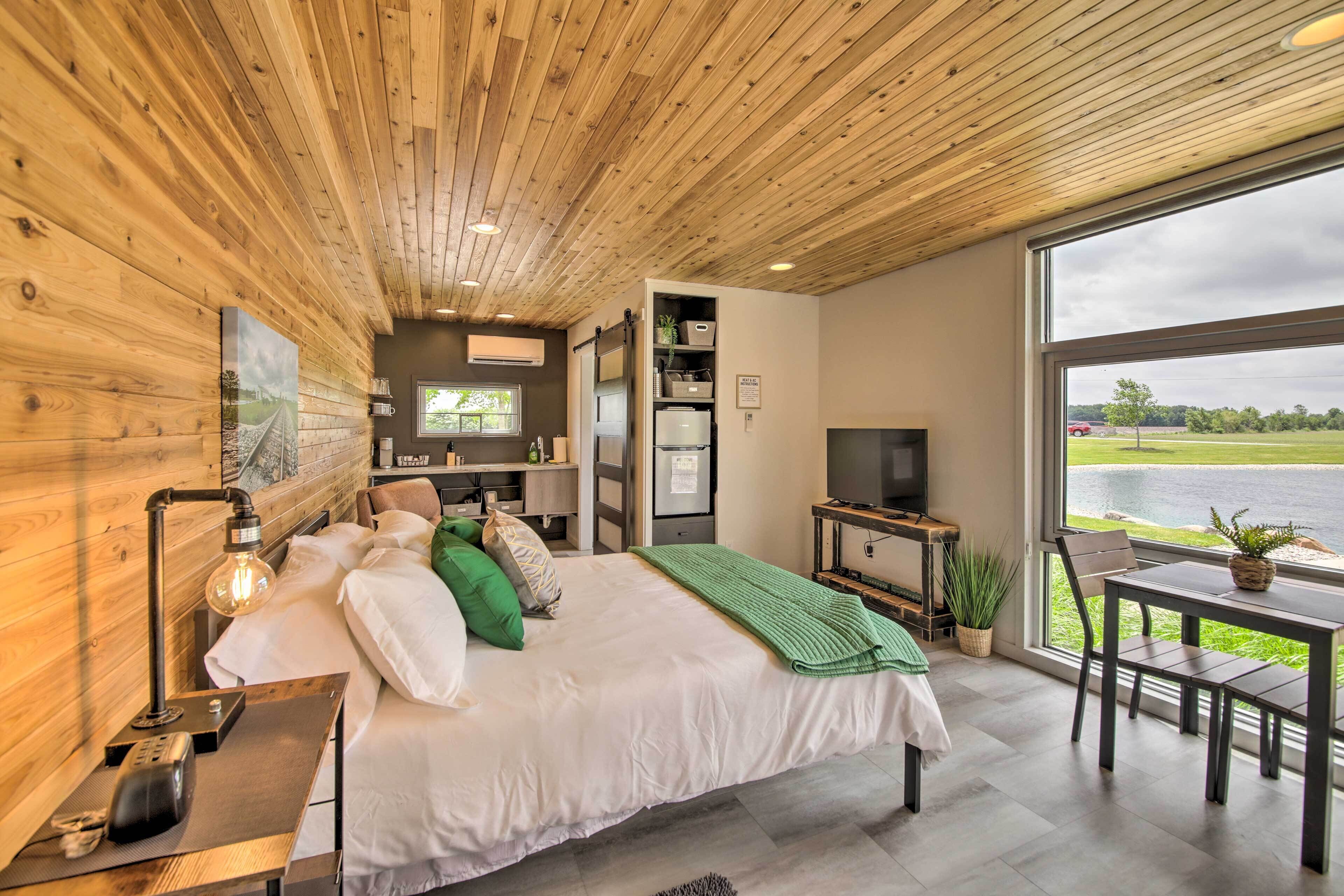 Trendy New Haven Studio: 10 Mi to Fort Wayne!