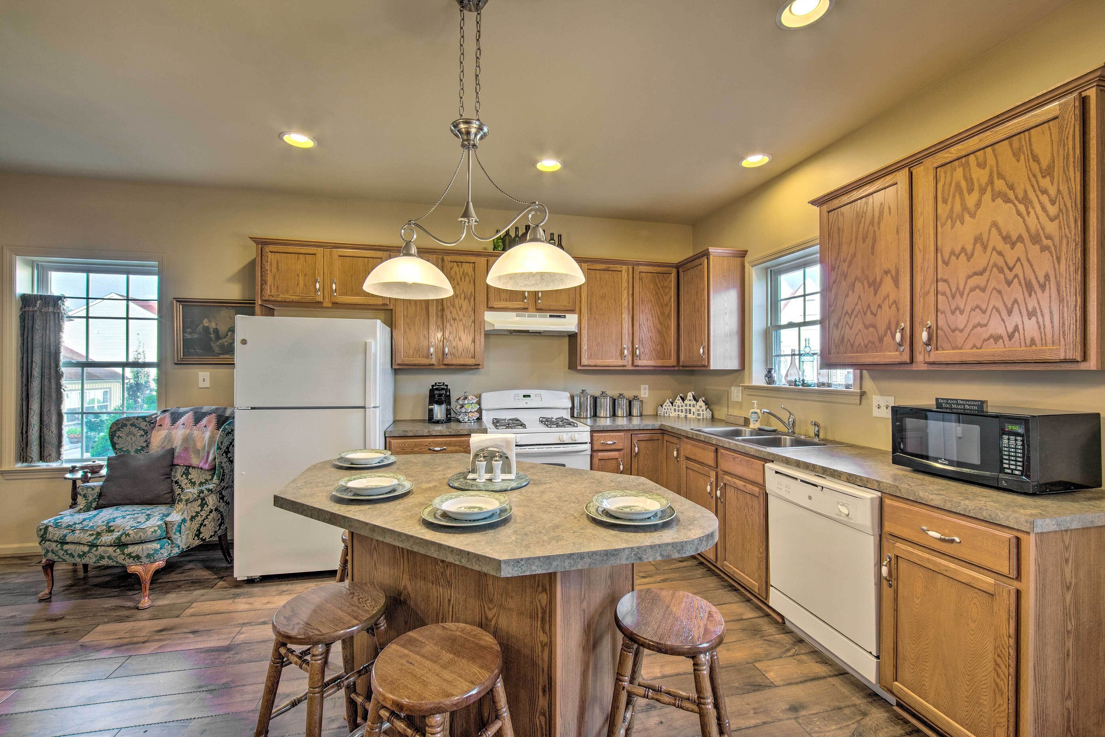 Apartment (3 Bedrooms) | Private kitchen | Microwave, oven, stovetop, dishwasher