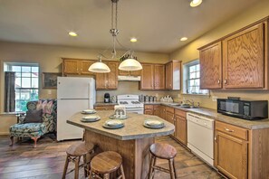 Apartment (3 Bedrooms) | Eigene Küche | Mikrowelle, Ofen, Herdplatte, Geschirrspüler