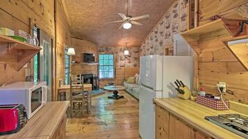 House (2 Bedrooms) | Interior