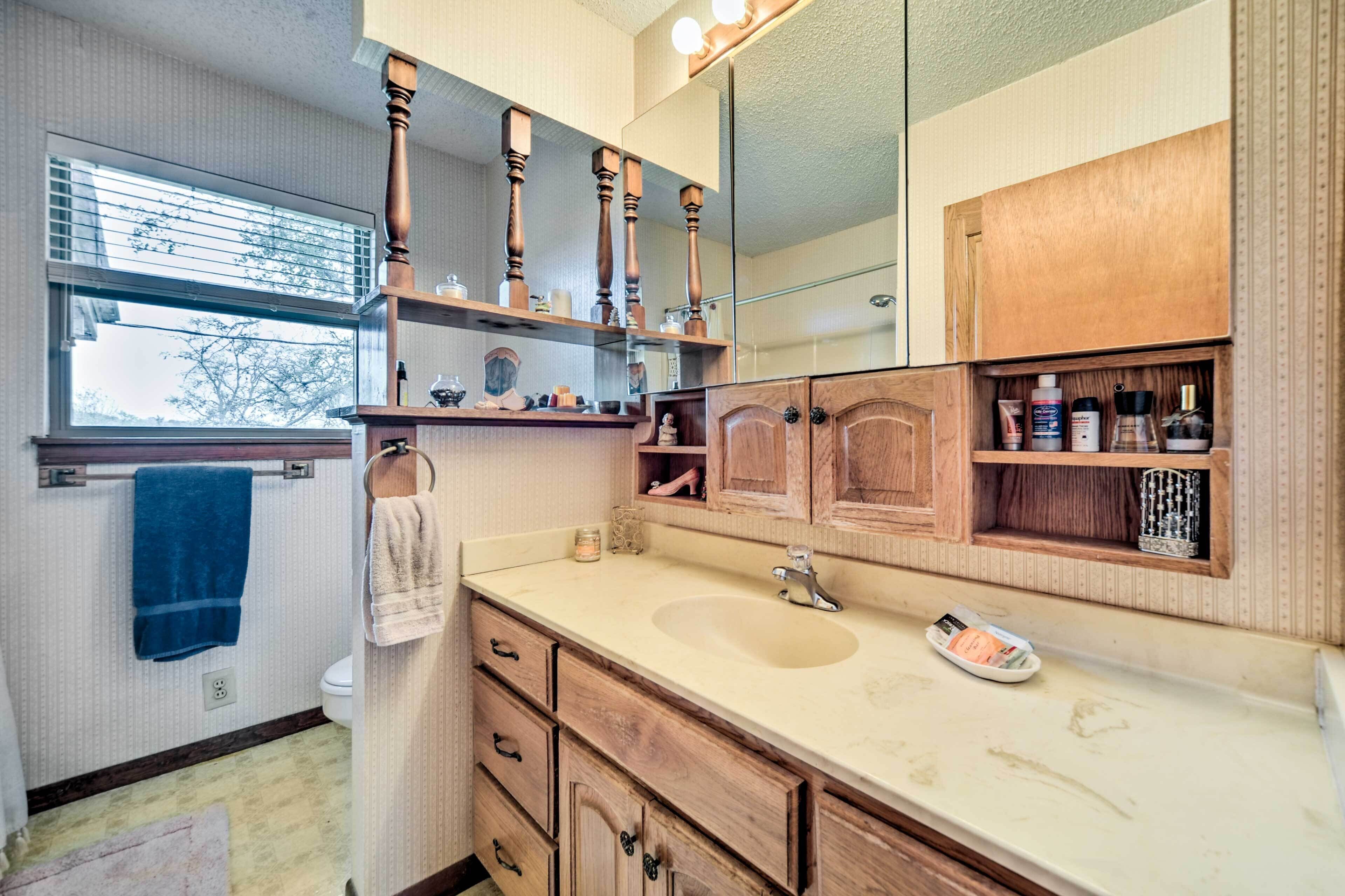 Serene, Country Retreat ~ 12 Mi to Main St!