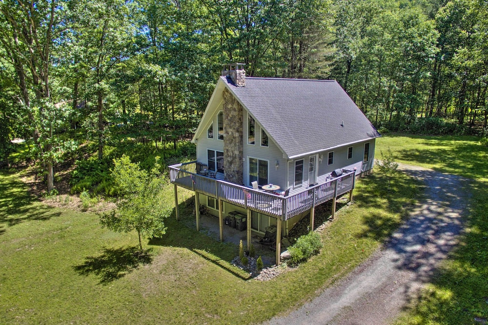Spacious Home w/ Deck, Grill & Delaware River View