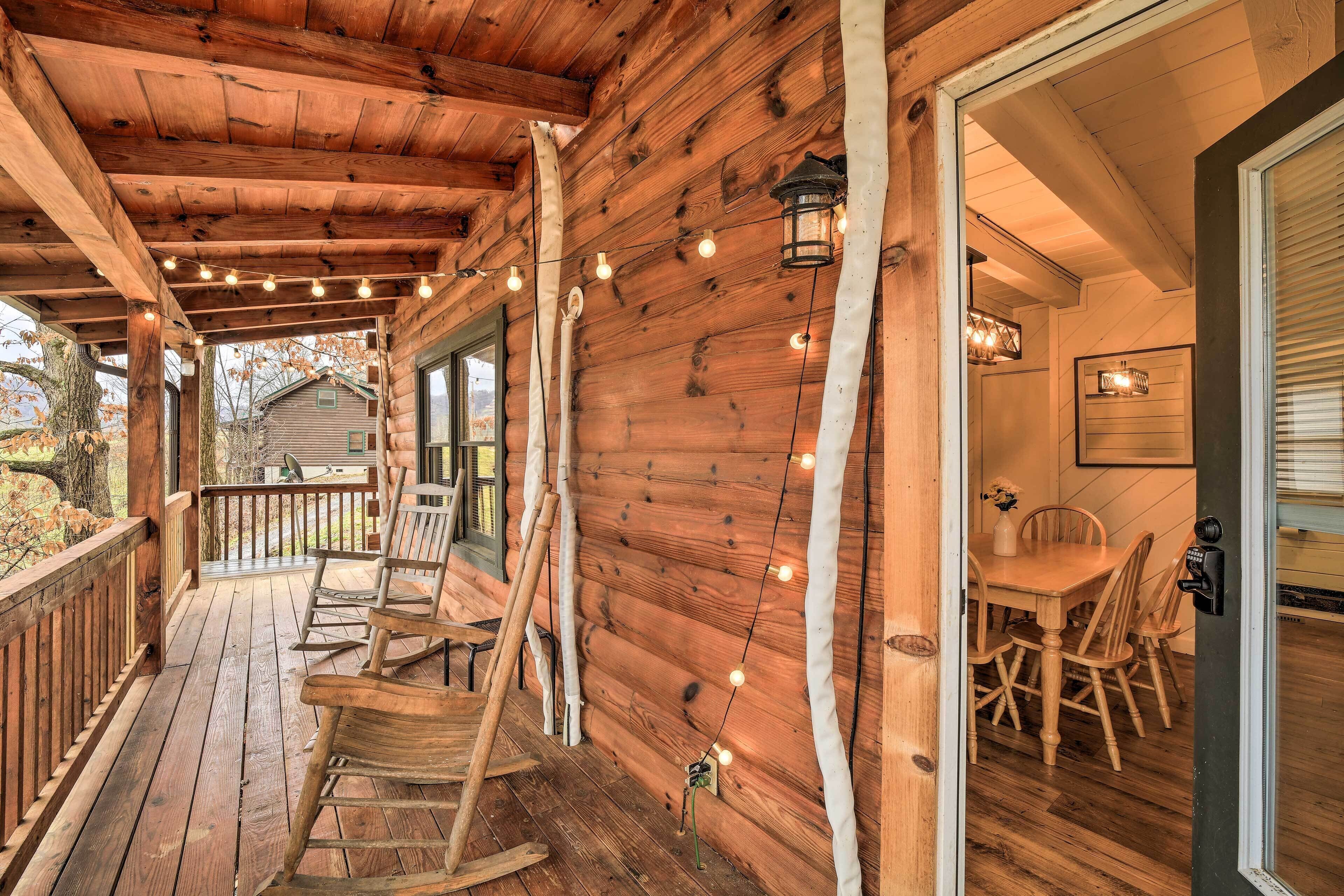 Waynesville Cabin: 8 Miles to Smoky Mountains!