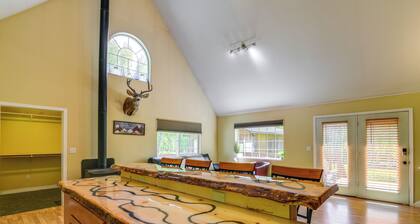 Spacious & Private Home w/ Lazy Mountain View