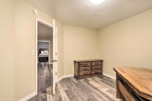 4 bedrooms, laptop workspace, iron/ironing board, bed sheets