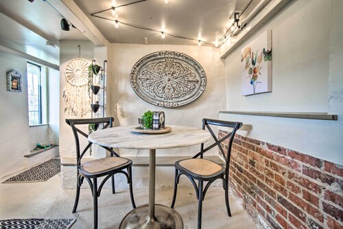 Cozy El Paso Studio w/ Patio ~ 5 Mi to Utep!