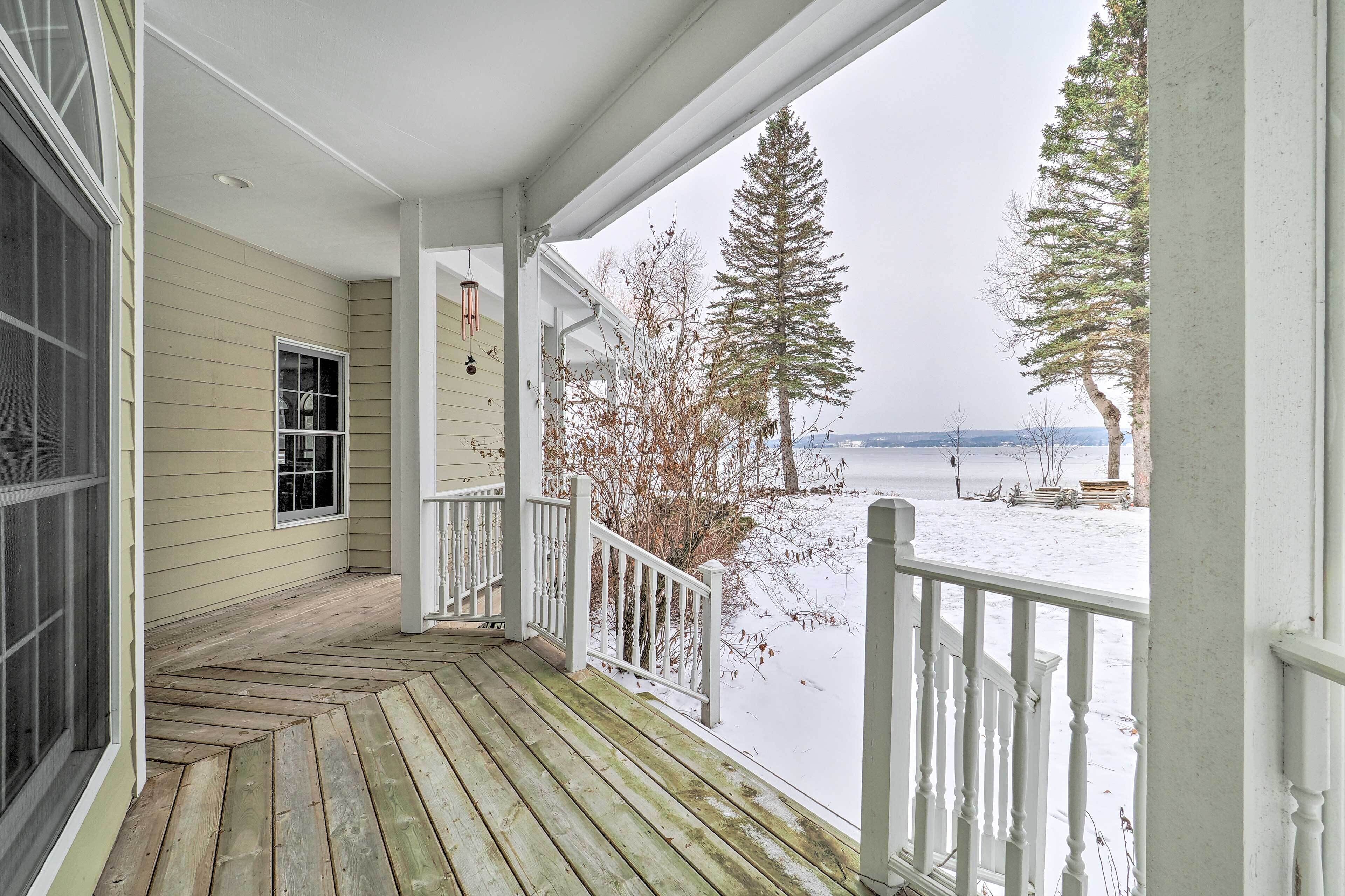 Spacious Lakefront Cottage w/ Fire Pit!