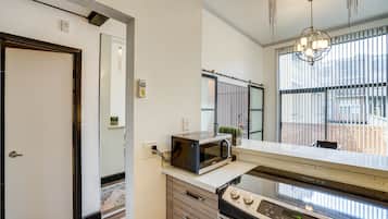 Microwave, oven, kompor, dan mesin pencuci piring