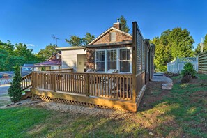 Interior - Modern, Sun-lit Retreat w/ Fire Pit & Yard! (Jefferson City)