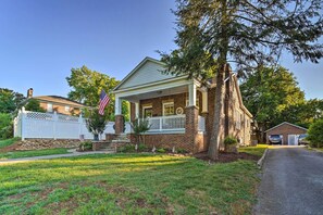 Interior - Modern, Sun-lit Retreat w/ Fire Pit & Yard! (Jefferson City)