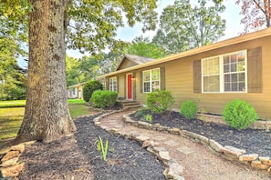 House (4 Bedrooms) | Front of property