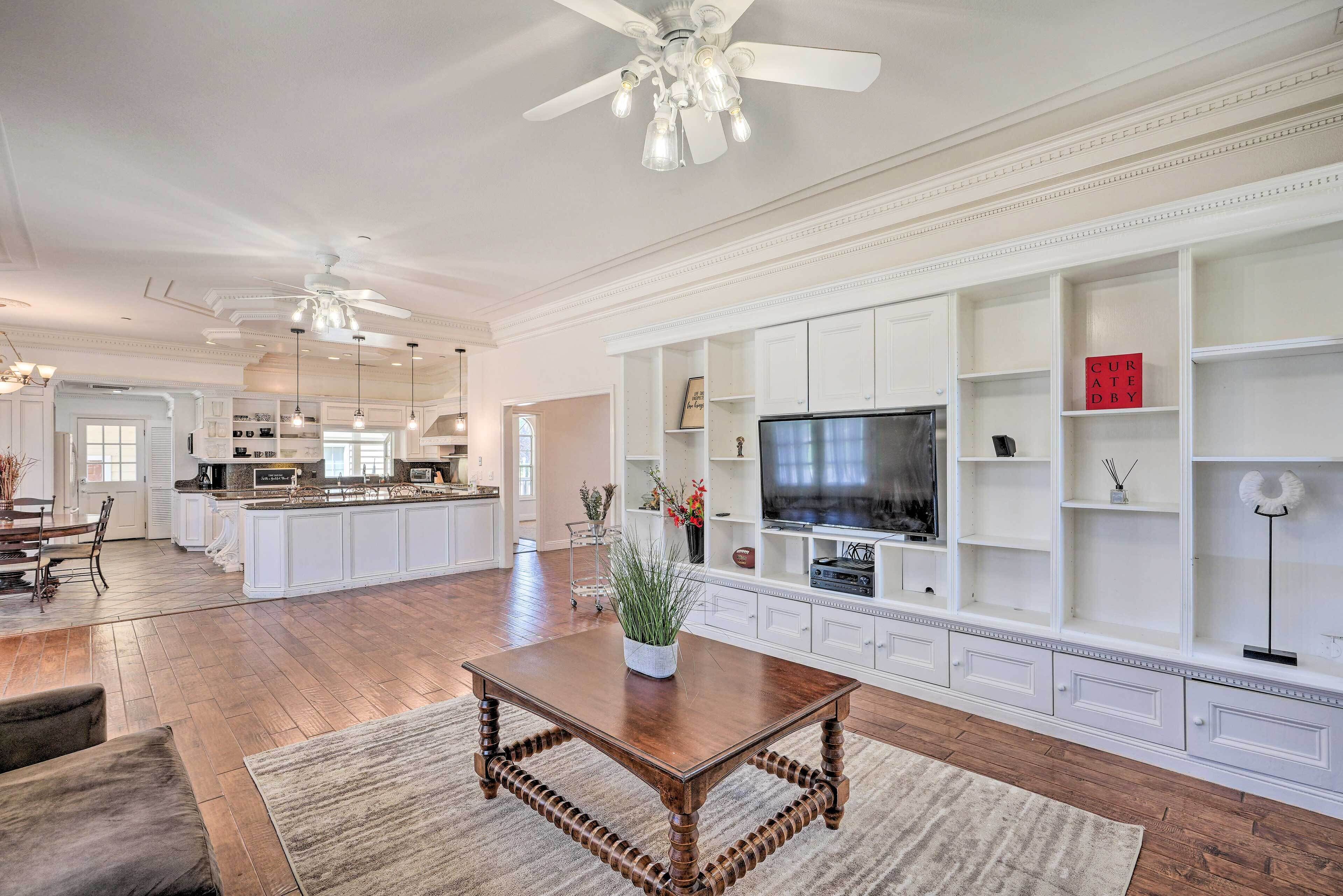 Stunning Galt Vineyard: Grill & Tennis Court!