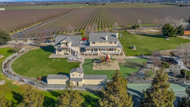 Exterior - Stunning Galt Vineyard: Grill & Tennis Court! (Galt)