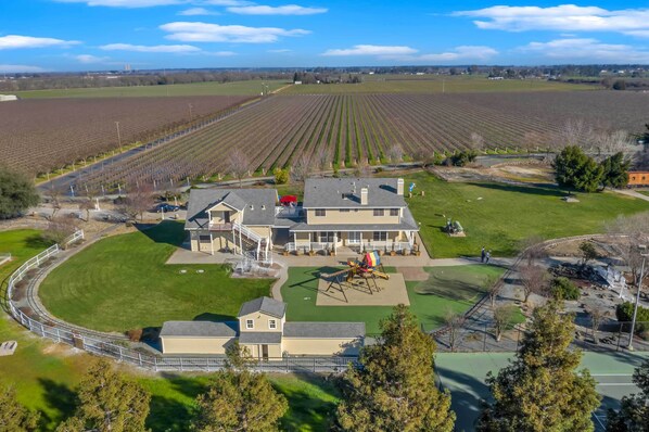 Exterior - Stunning Galt Vineyard: Grill & Tennis Court! (Galt)